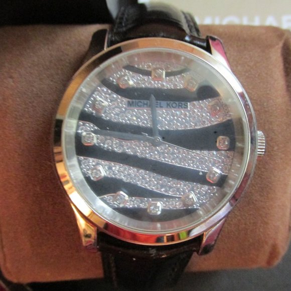 A13-NWOT Michael Kors Zebra Face Glitter Watch with Black Croc Leather Band - Picture 4 of 6
